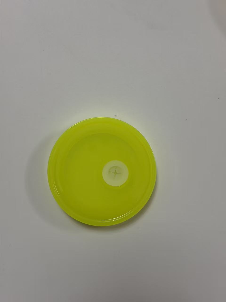 Wholesale Assorted Color 16oz Plastic Cup Covers Solid & Transparent Multicolor Plastic Replacement Cup Lids Compatible With 16oz Disposable Boba Tea Smoothie Cups With Central Straw Hole